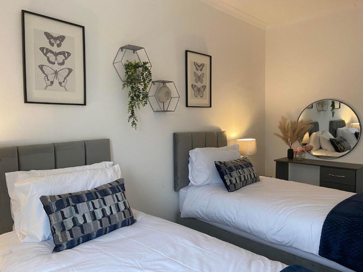 The Retreats 2 Kenfig Hill Pet Friendly 2 Bedroom Flat With King Size Bed Twin Beds And Sofa Bed Sleeps Up To 5 People Bagian luar foto