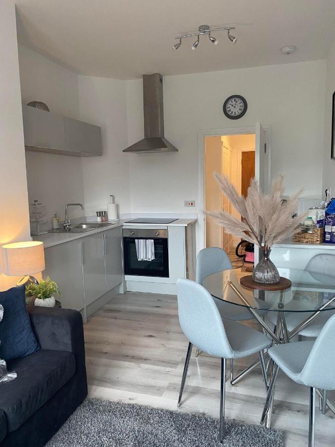 The Retreats 2 Kenfig Hill Pet Friendly 2 Bedroom Flat With King Size Bed Twin Beds And Sofa Bed Sleeps Up To 5 People Bagian luar foto